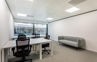 Office space for 5 persons in 86 Customhouse Quay 