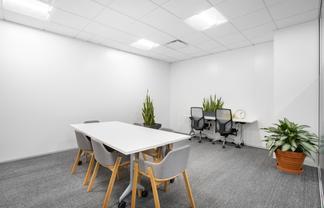 Office space for 10 in Spaces 86 Customhouse Quay