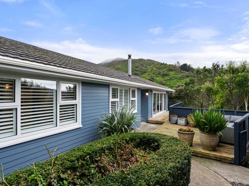 16 Doris Gordon Crescent, Crofton Downs
