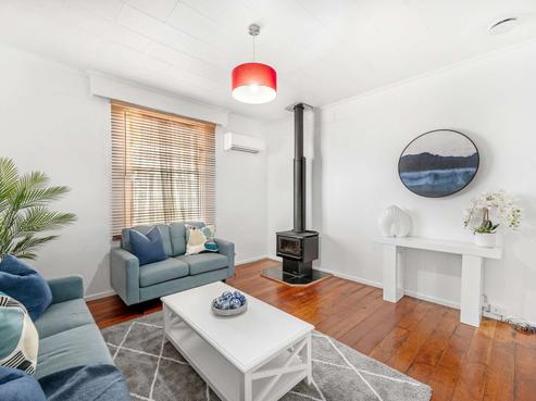 609 Beech Road, Akina
