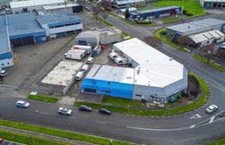 Industrial unit for trade businesses