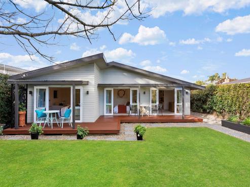 11 Janet Street, Sunnyhills