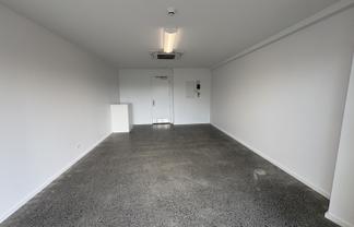 High exposure Waterview retail space