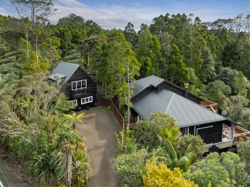 156 Piha Road, Piha