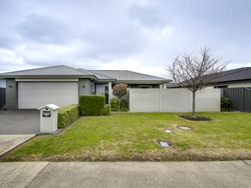 16 McKay Close, Frimley