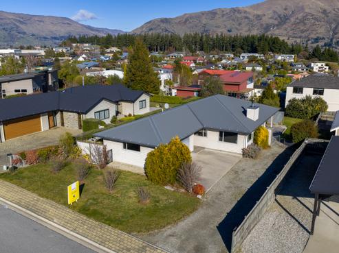 4 Pearce Place, Wanaka