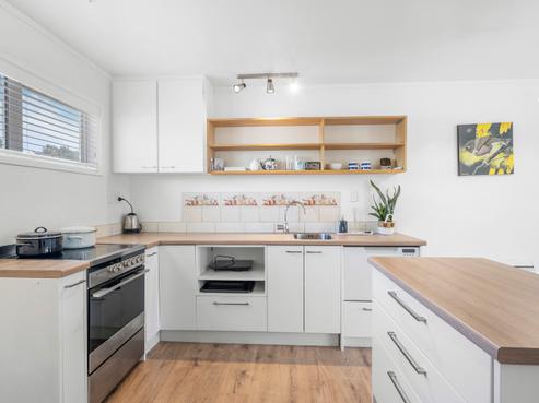 16B Beauchamp Street, Tawa