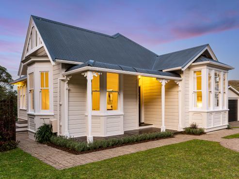2 Castlemaine Close, Karori