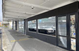 Refurbished and retail-ready – For Lease