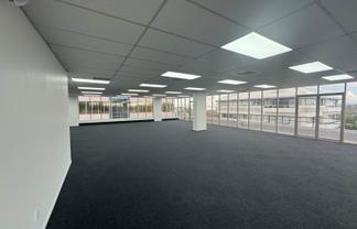 EFFICIENT AND AFFORDABLE TAKAPUNA OFFICE 
