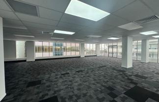 AFFORDABLE TAKAPUNA OFFICE WITH A VIEW 
