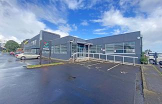 MODERN 926M² OFFICE WITH 29 CAR PARKS
