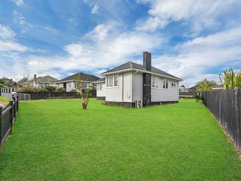 104 Fisher Crescent, Otara
