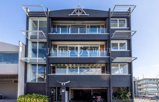 TURN-KEY OFFICE WITH POLISHED CONCRETE FLOORS