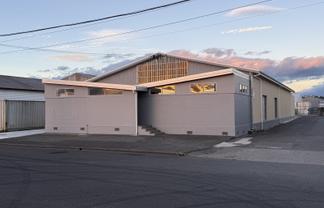 Large Onekawa warehouse in secure business park