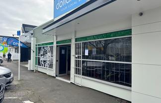 City fringe showroom and warehouse