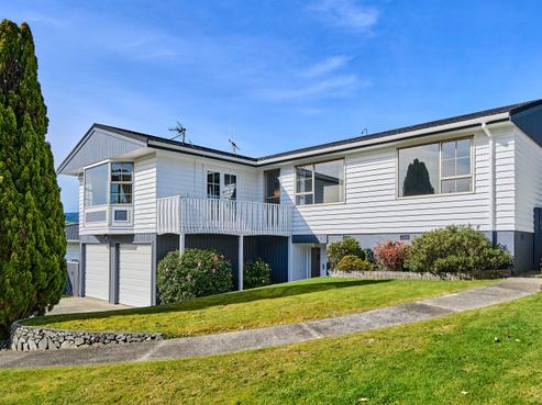 8 Balliol Drive, Tawa