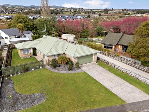 106 College Place, Poike