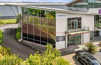 Stylish ground floor office for sale or lease