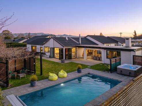 22 Rose Street, Springlands