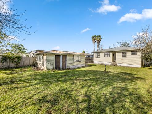 15 Tindall Crescent, Otara