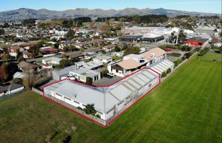 Fully Equipped Workshop with Crane & Lift