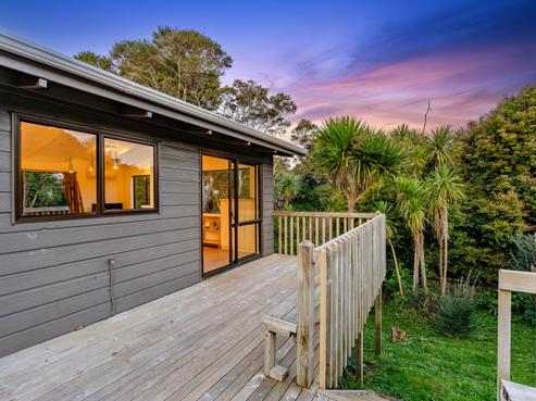 2/104 Ocean View Road, Northcote
