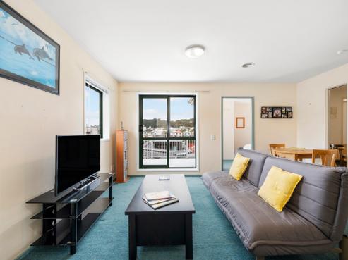 2/13D Palm Grove, Berhampore