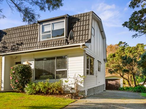 2/200 Dowse Drive, Maungaraki