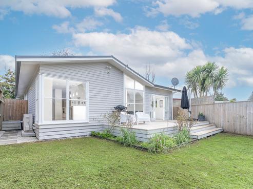 12B Brennan Avenue, Te Atatu Peninsula