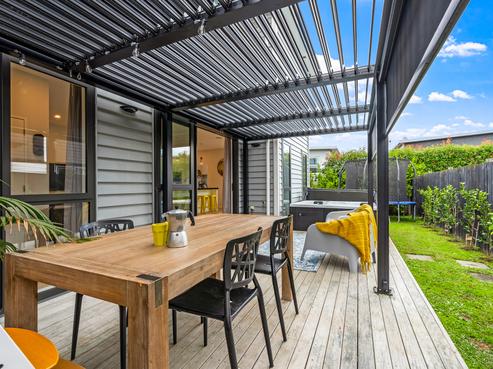 1 Crompton Place, Orewa