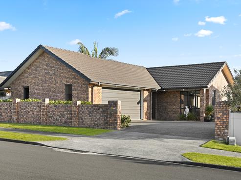 6 Compton Grove, Huntington