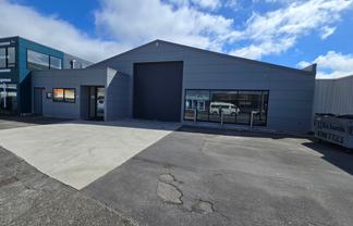 High-Profile Warehouse, Office and Yard