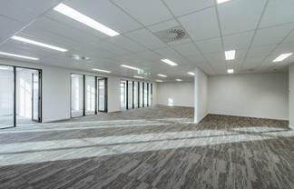 BEAUTIFULLY PRESENTED MOUNT OFFICE
