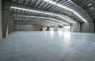 HUGE WAREHOUSE - PRIME LOCATION
