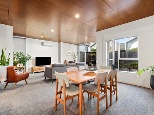 1/3 Severn Street, Island Bay