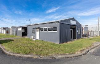 Tidy industrial unit in central Waipukurau