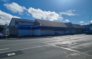 RARE WAREHOUSE CLOSE TO THE AIRPORT
