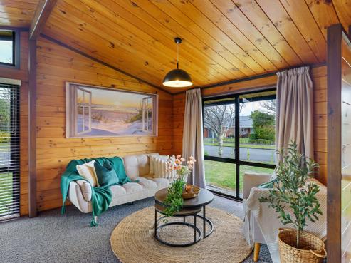 21 Awanui Drive, Waikanae
