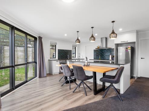 35 Shaw Road, Coastlands