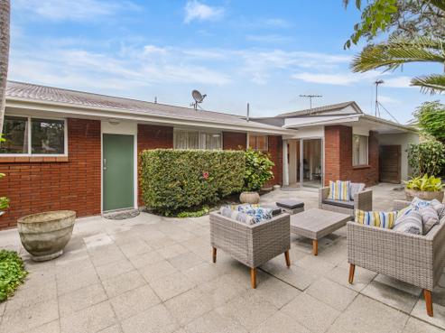 2/27A Eastern Beach Road, Eastern Beach