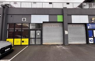 Work shop with suspended ceiling!