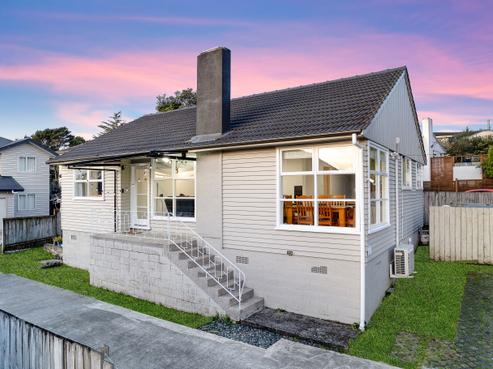 8 Winifred Avenue, Bayview