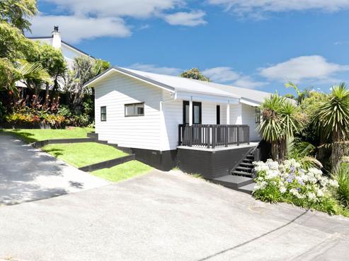 2/660 Beach Road, Browns Bay