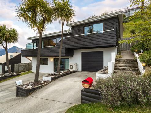 20 Greenstone Place, Fernhill/Sunshine Bay