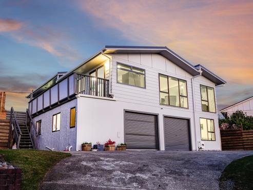8 Outram Grove, Kelson