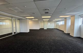 AFFORDABLE CENTRAL TAKAPUNA OFFICE
