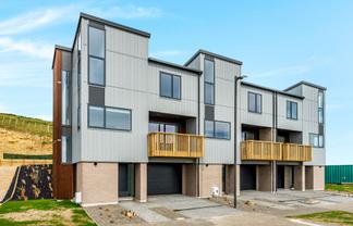 31 Cottonwood Lane, Woodridge