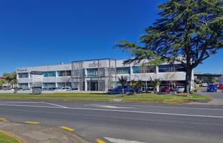 Get Noticed at 37-41 Carbine Road!