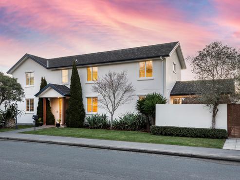 16 Worsleys Road, Cracroft
